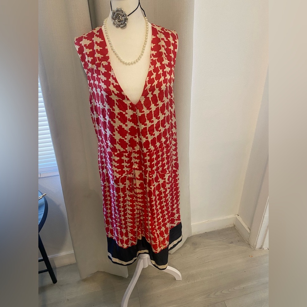 Marni Red and White Houndstooth Dress
Size 44 100% Silk